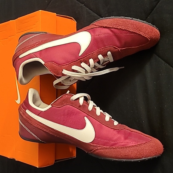 NIKE Athletic Shoes - Picture 5 of 5